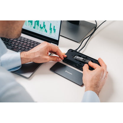 Verbatim USB-C Pro Docking Station - 15 Port mit 256GB SSD
