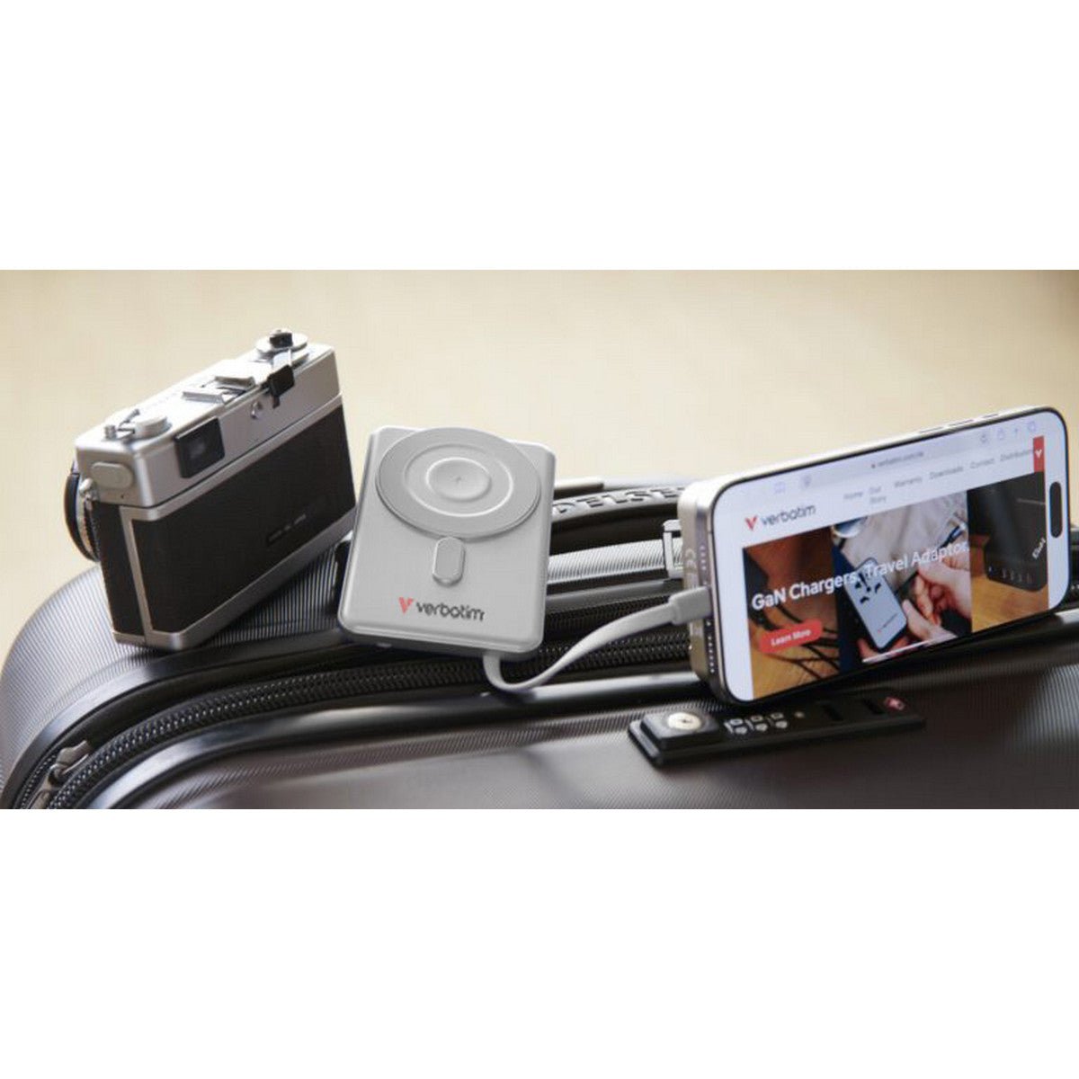 Verbatim Charge 'n' Go 2C Power Bank - 5.000 mAh - magnetisch - inkl. 2 Kabel - silber - trend - shop.deals